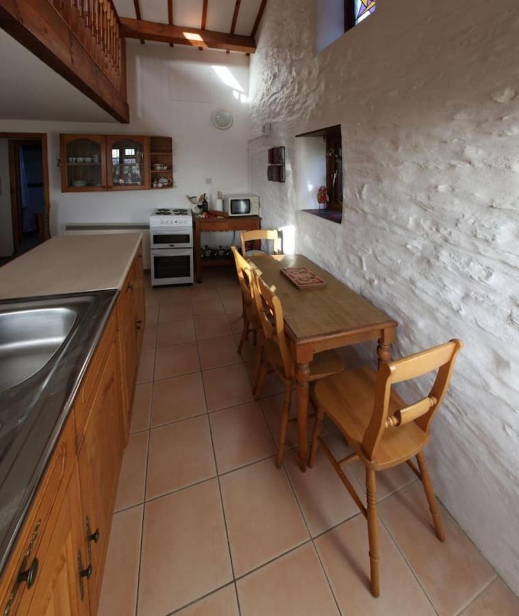 Inviting 2-Bed Cottage In Newcastle Emlyn Exteriér fotografie