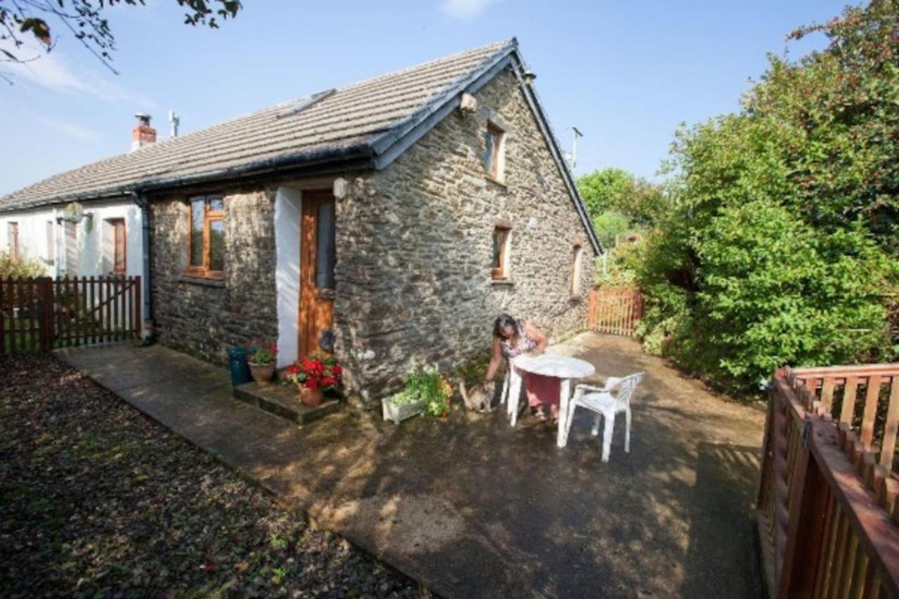 Inviting 2-Bed Cottage In Newcastle Emlyn Exteriér fotografie